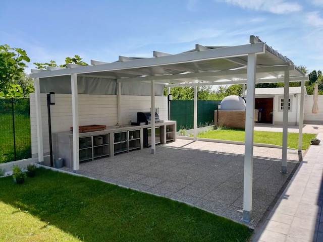 Teloni PVC cristal per la chiusura di pergolati in legno, verande e strutture preesistenti.